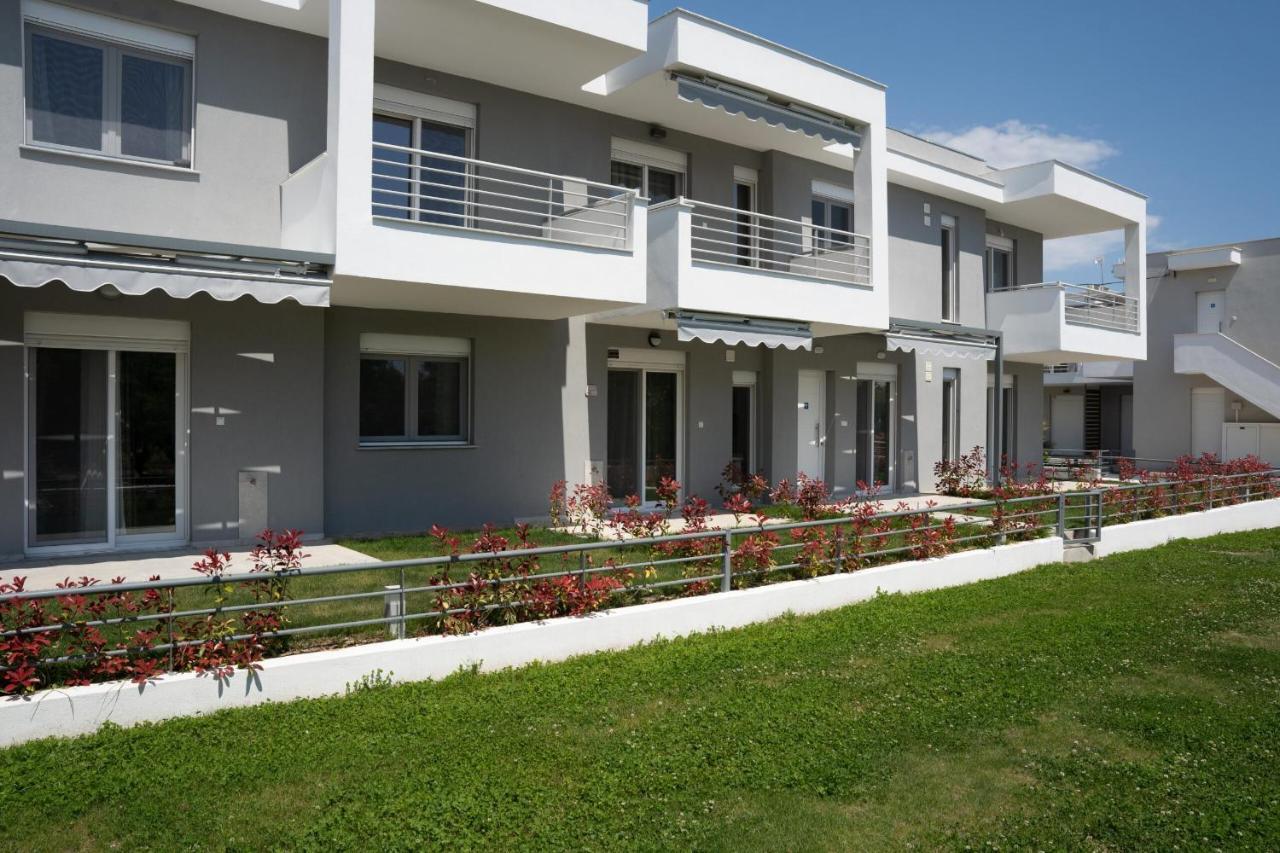 Danai & Palm Residential Complexes Apartment Ofrinion Bagian luar foto